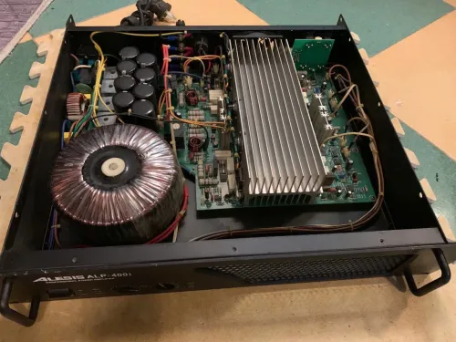 Hình ảnh Đẩy công suất bãi ALESIS nguồn to khỏe, âm thanh hay