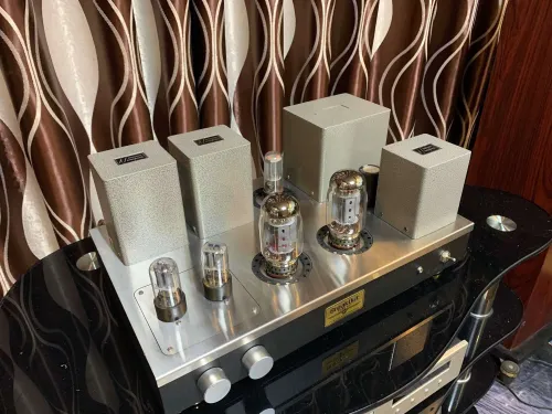 Hình ảnh Âm ly đèn bóng kt88 single end tiếng mềm, sạch sẽ và nhạc tính cao