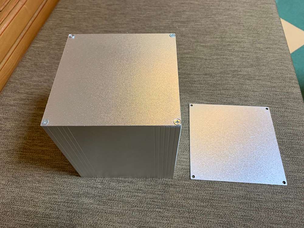 hop_chup_nhom_phay13.5x13.5_cao15-5._j_p_g